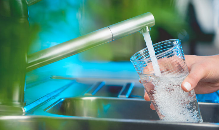 clear tap water filling glass – test tap water quality